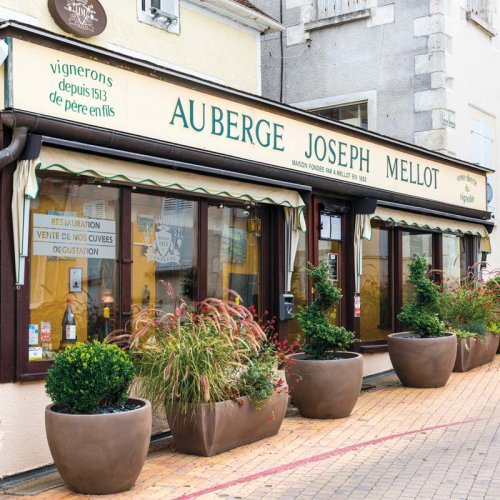 Auberge Joseph Mellot - restaurant of the Joseph Mellot family in Sancerre, with large brown plant pots outside