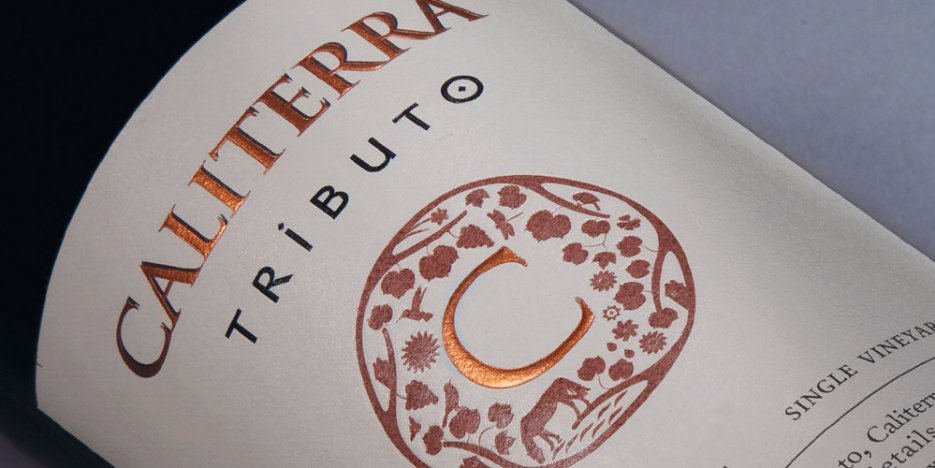 Close up of a Caliterra Tributo Single Vineyard wine label
